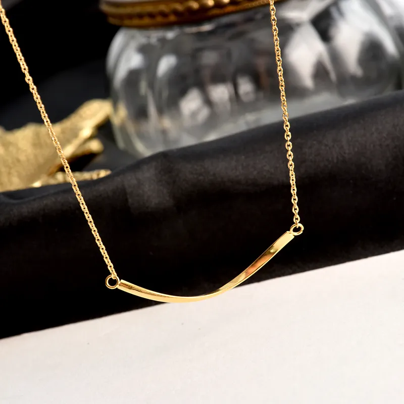 Colar com pingente de barra curva para mulher em aço inoxidável_voghion.com