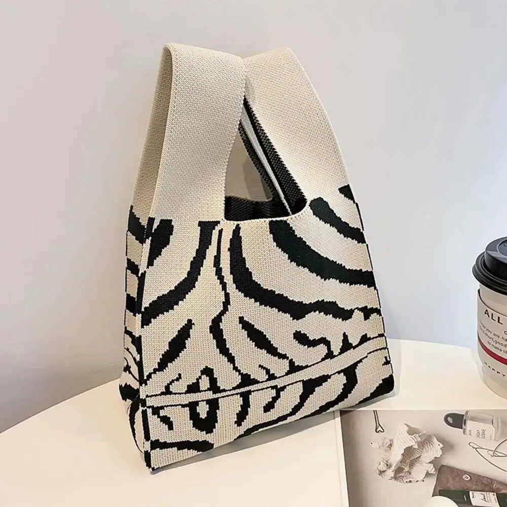 Fi striped knot wrist hand knitted V-handbag portable mini reusable shopping bag Y241106_voghion.com