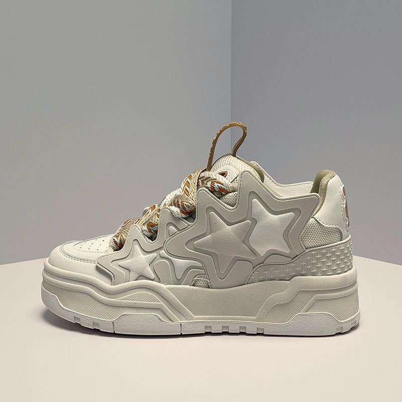 Aumenta la tendencia de los zapatos de tabla para hombre con diseño de estrella que combinan con todo._voghion.com