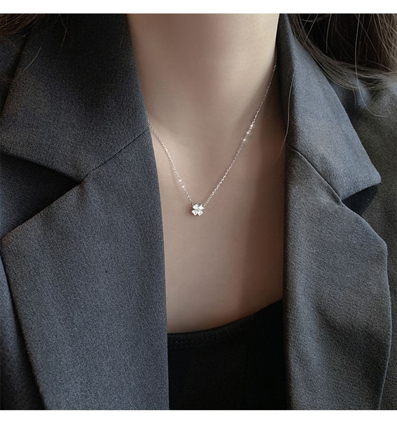 Collana con catena a clavicola in argento con quattro foglie, stile freddo, stile femminile, alla moda, semplice e squisita_voghion.com