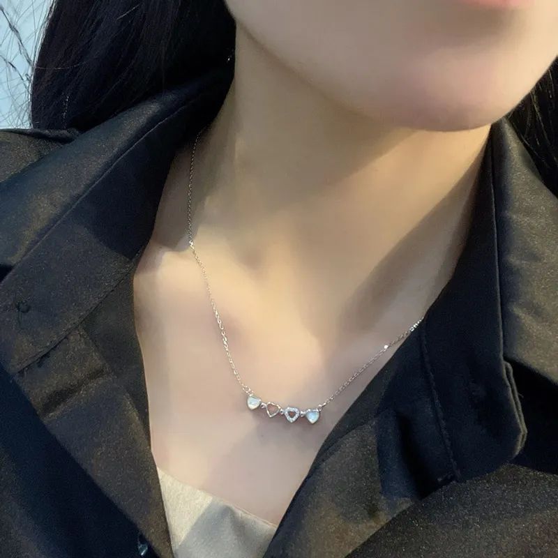 Colliers pendentifs en forme de trèfle à quatre feuilles en forme de cœur en zircone cubique pour femmes, bijoux élégants pour fête et mariage_voghion.com