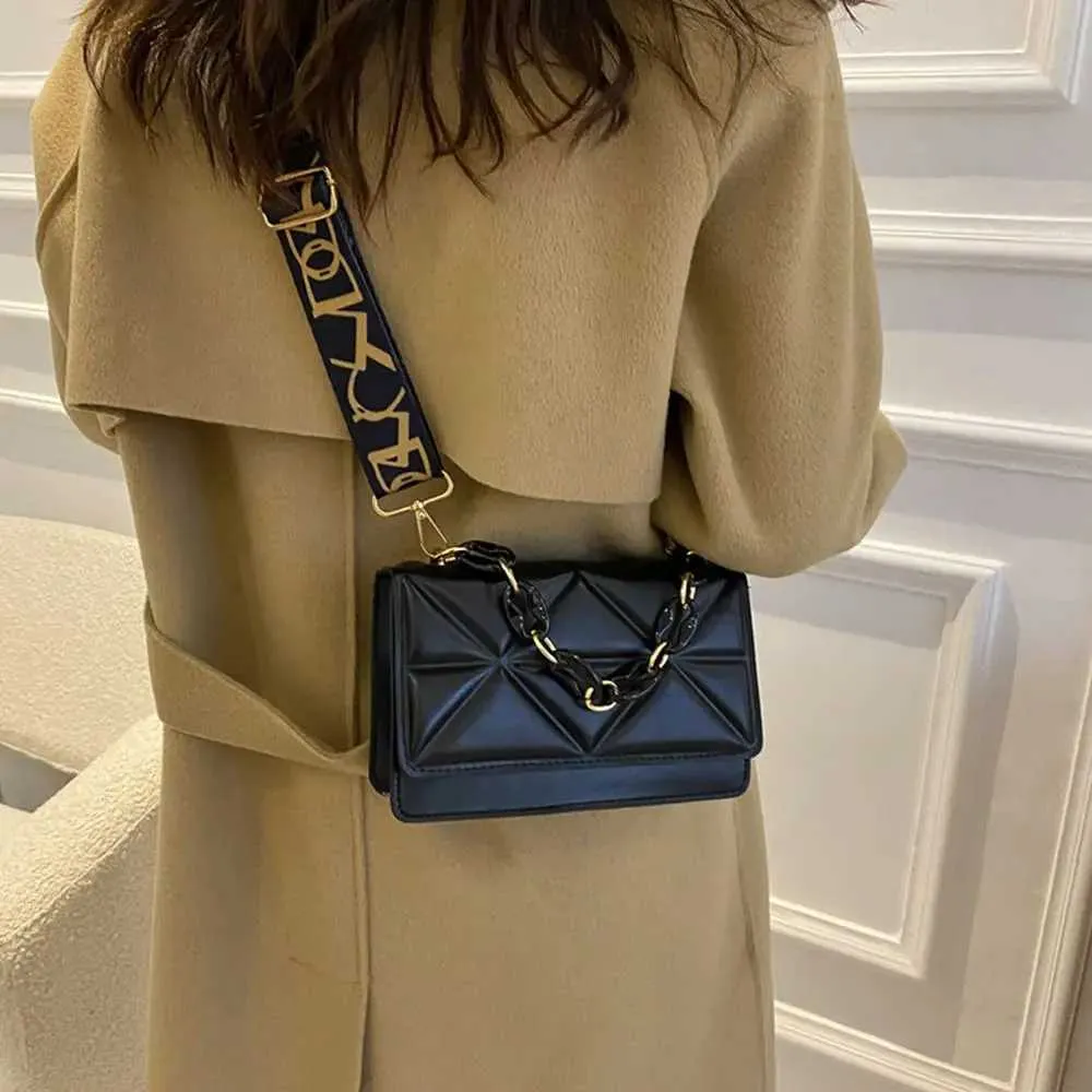 Elegant Women's Shoulder Bag And Crossbody Flap Bag Large Capacity_voghion.com