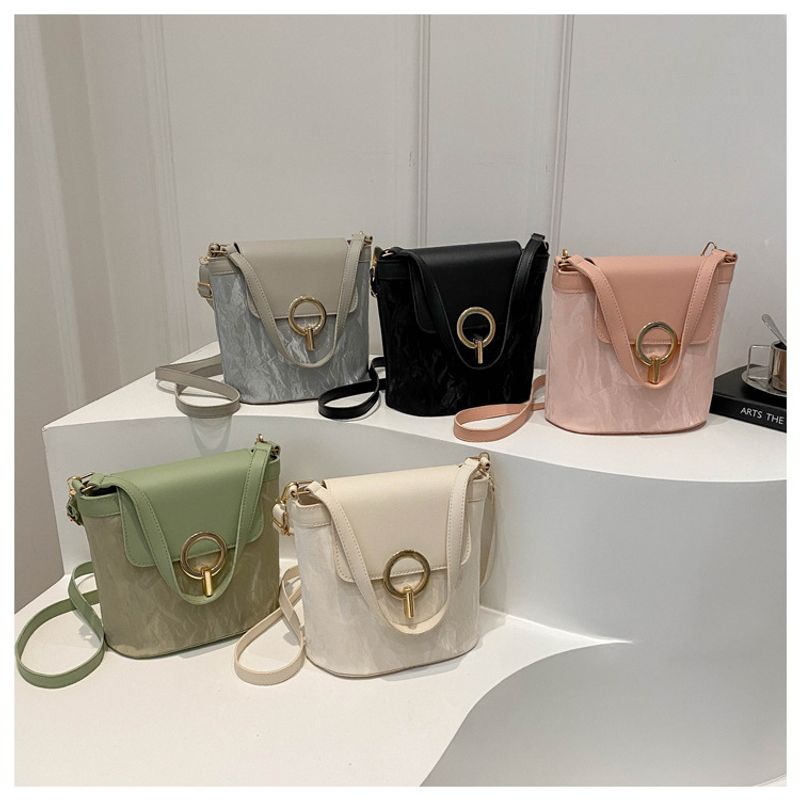 Handheld frauen mit stiolle spleißen kontrast farbe eimer urlaub 2024 frühjahr/sommer neue umhängetasche, trendy_voghion.com