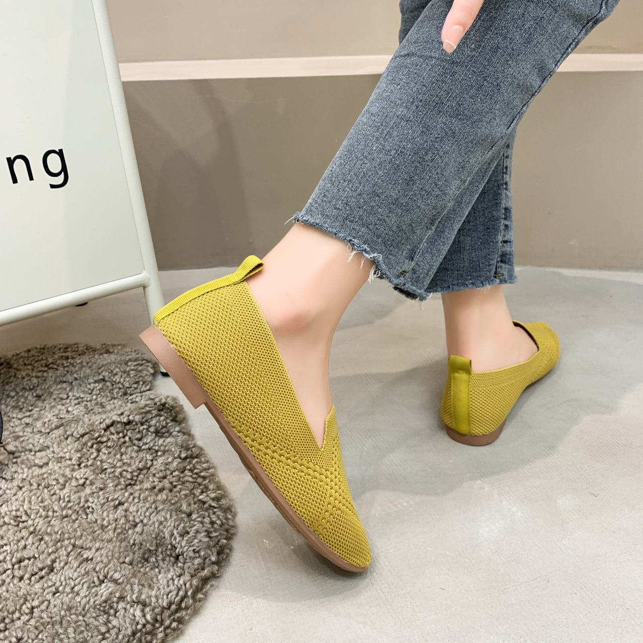 Flache Loafer mit quadratischem Kopf und einfarbiger Damensohle_voghion.com