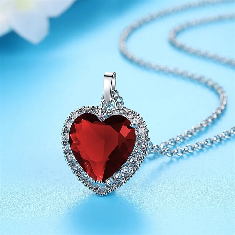 Collana con pendente a cuore titanic cuore dell'oceano blu_voghion.com