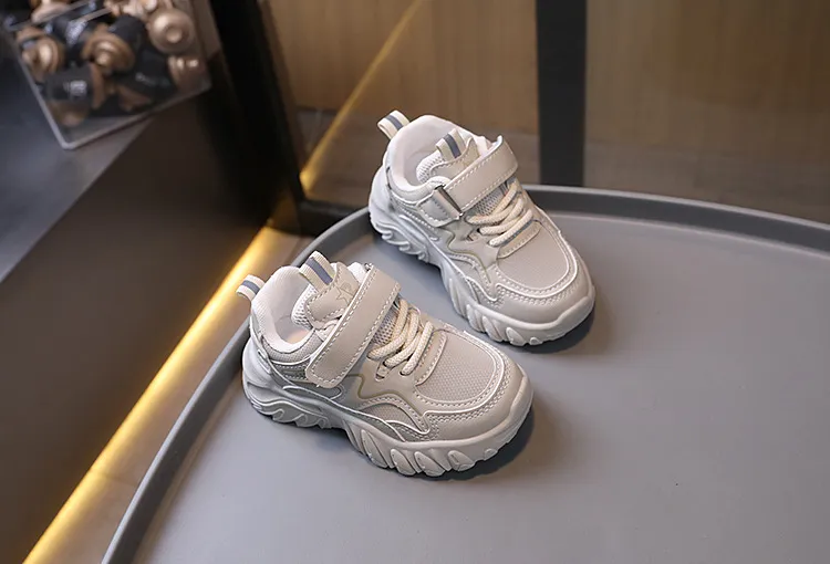 Witte zwarte kindersportschoenen voor jongens en meisjes, modieuze antislipschoenen voor studenten, Happysteps outdoor peutersneakers_voghion.com