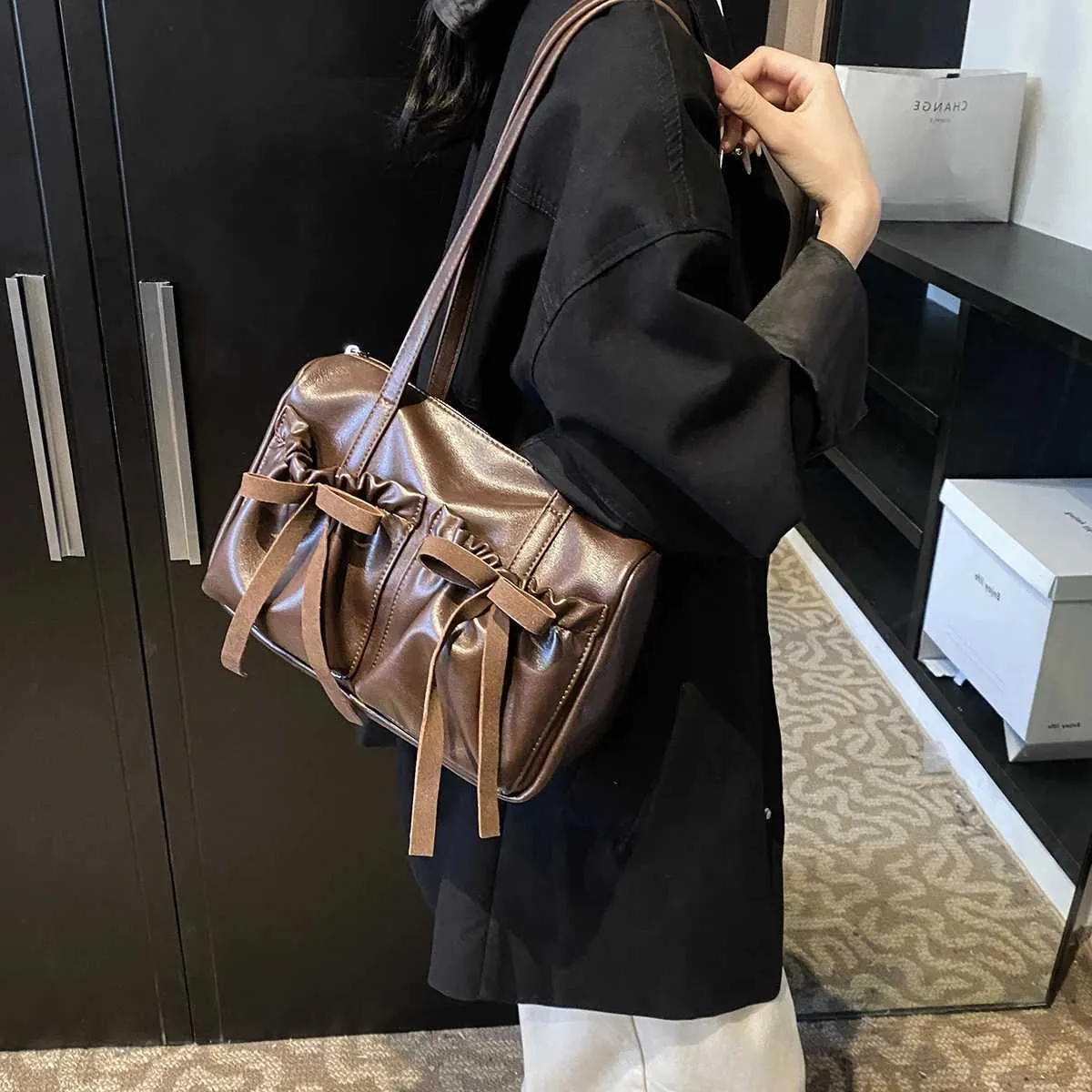 Ladies retro classic shoulder motorcycle bag autumn and winter new style fashionable handbag Y241216_voghion.com