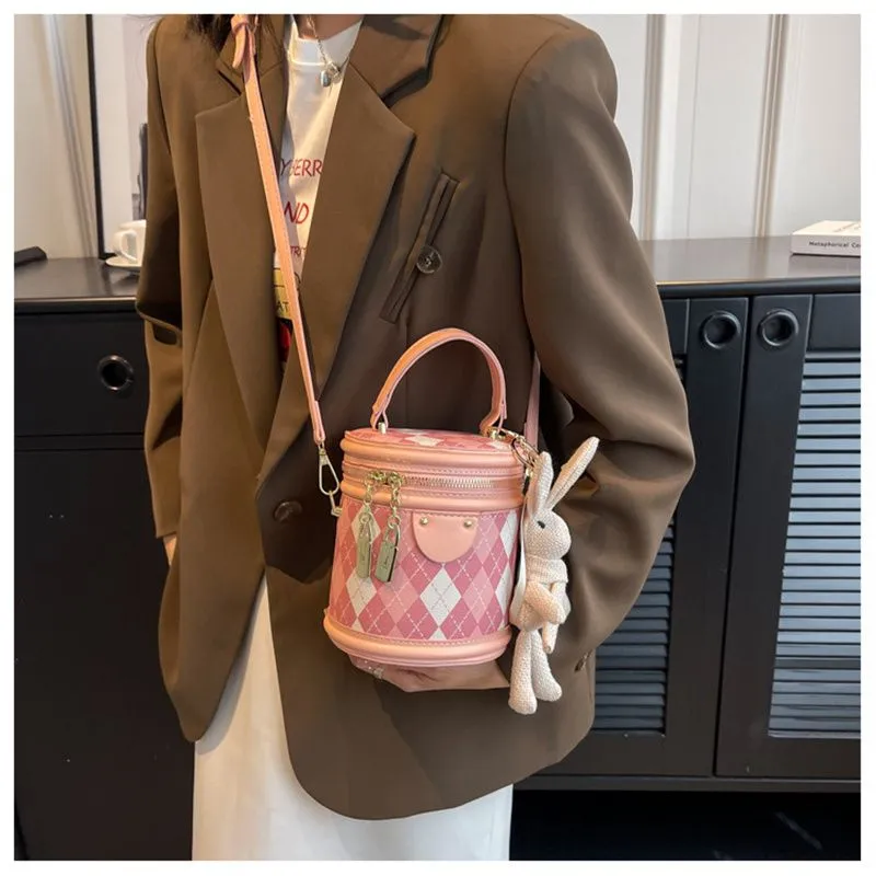 Designer Free Shipping 2025 New Fashionable Bucket Premium Texture Dia Grid Shoulder Crossbody Bag Bag For Womens_voghion.com