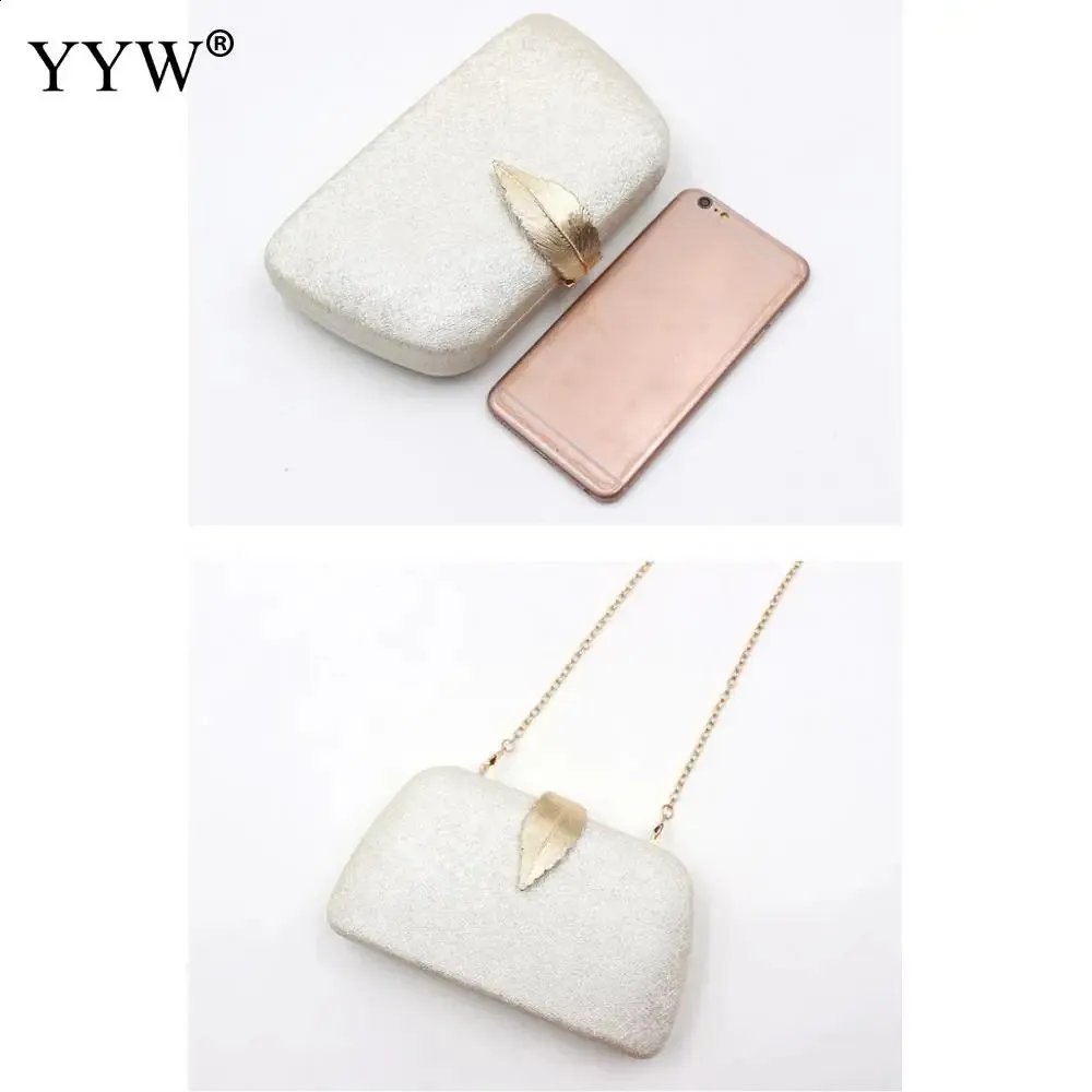 Bolsa de mão de cetim branco com fivela de folha de metal para mulheres 24 Moda feminina Bolsa de festa para bolsas de noiva_voghion.com