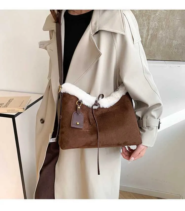 Sacs à bandoulière en daim de grande capacité pour femmes, sacoches solides et souples, sacs décontractés pour l'automne et l'hiver, patch en peluche pour femmes_voghion.com
