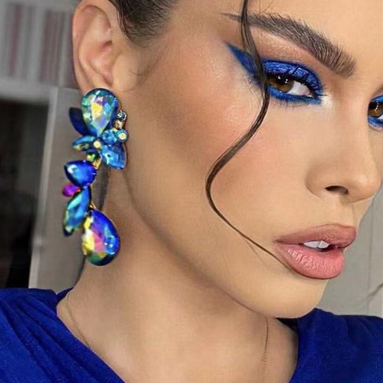 Trendy design teardrop shaped gem earrings Luxury colorful super flash glass diamond earrings new