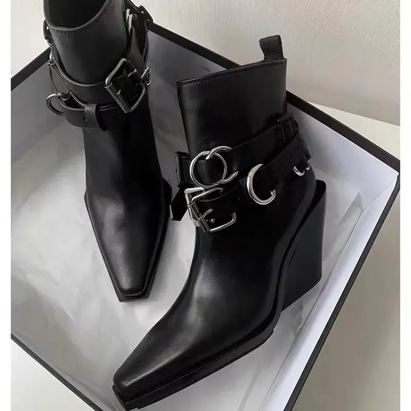 af676 New Back Short Women's Shoes Vintage Pointed Toe High Heeled Heels Elegant Ankle Boots For Women_voghion.com