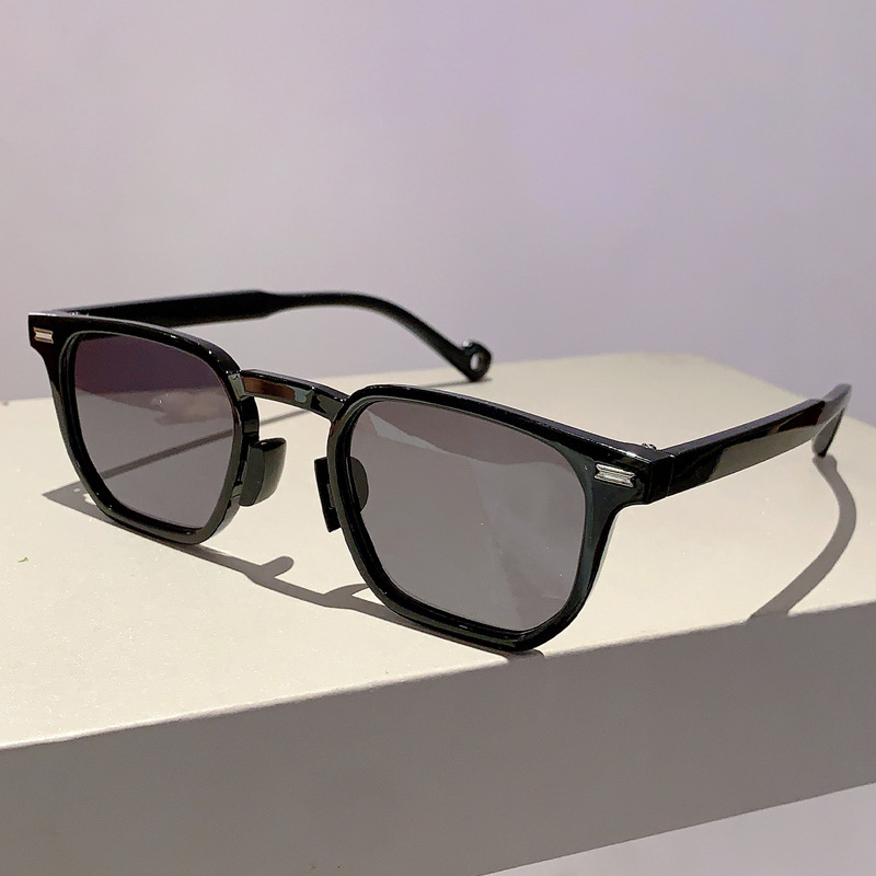 Occhiali da sole quadrati uomo stile casual e versatile_voghion.com