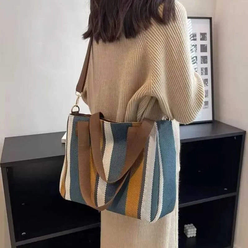 Large capacity canvas handbag Y241109_voghion.com