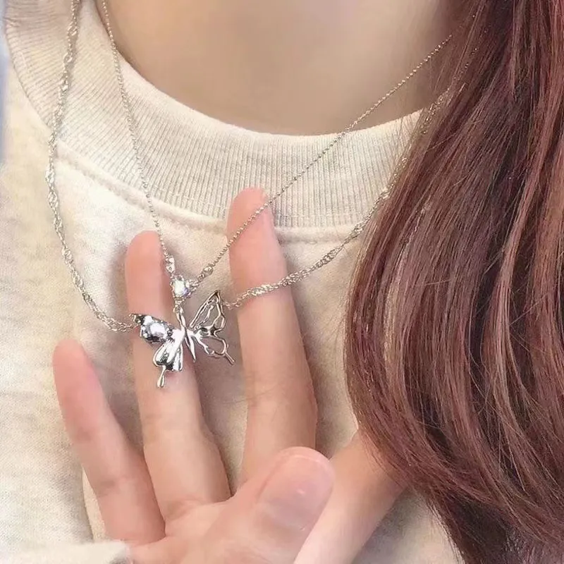 Collier avec pendentif en forme de cœur et de papillon en cristal de couleur argent pour femme, chaîne de clavicule à double couche, tendance et tendance_voghion.com