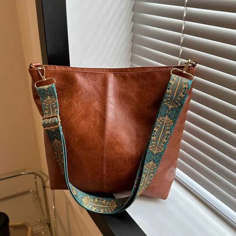 Borsa donna grande a spalla e tracolla a secchiello elegante_voghion.com