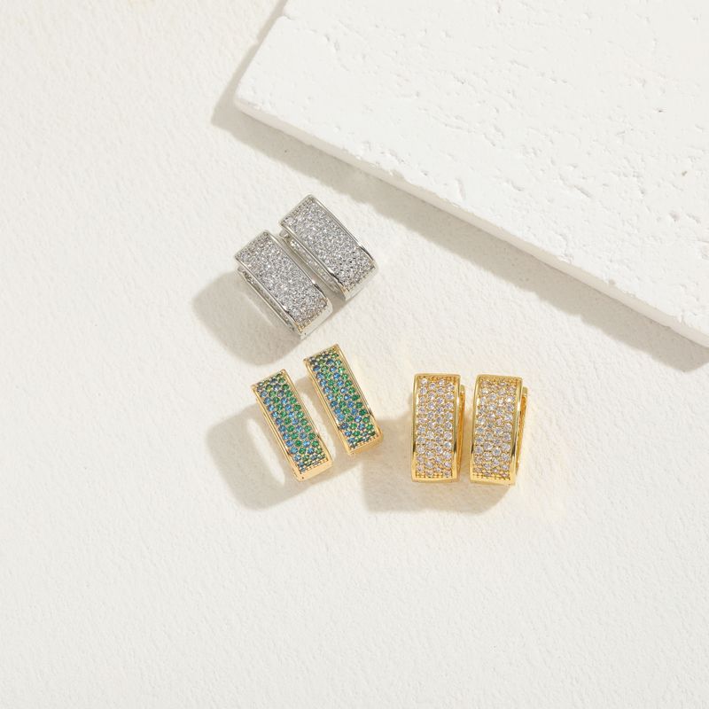 1 paio di eleganti orecchini a cerchio in stile classico, tinta unita, placcati asimmetricamente, con intarsi in rame e zirconi, placcati in oro 14k_voghion.com