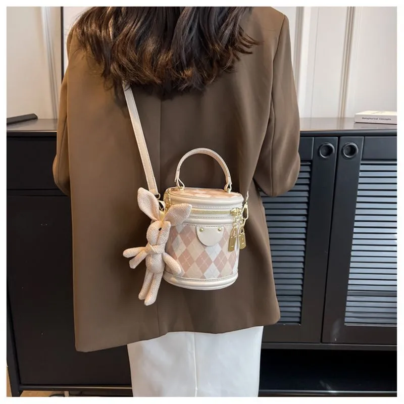 Designer Free Shipping 2025 New Fashionable Bucket Premium Texture Dia Grid Shoulder Crossbody Bag Bag For Womens_voghion.com