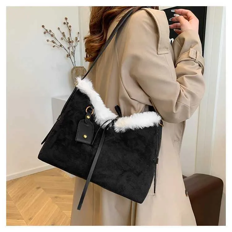 Sacs à bandoulière en daim de grande capacité pour femmes, sacoches solides et souples, sacs décontractés pour l'automne et l'hiver, patch en peluche pour femmes_voghion.com