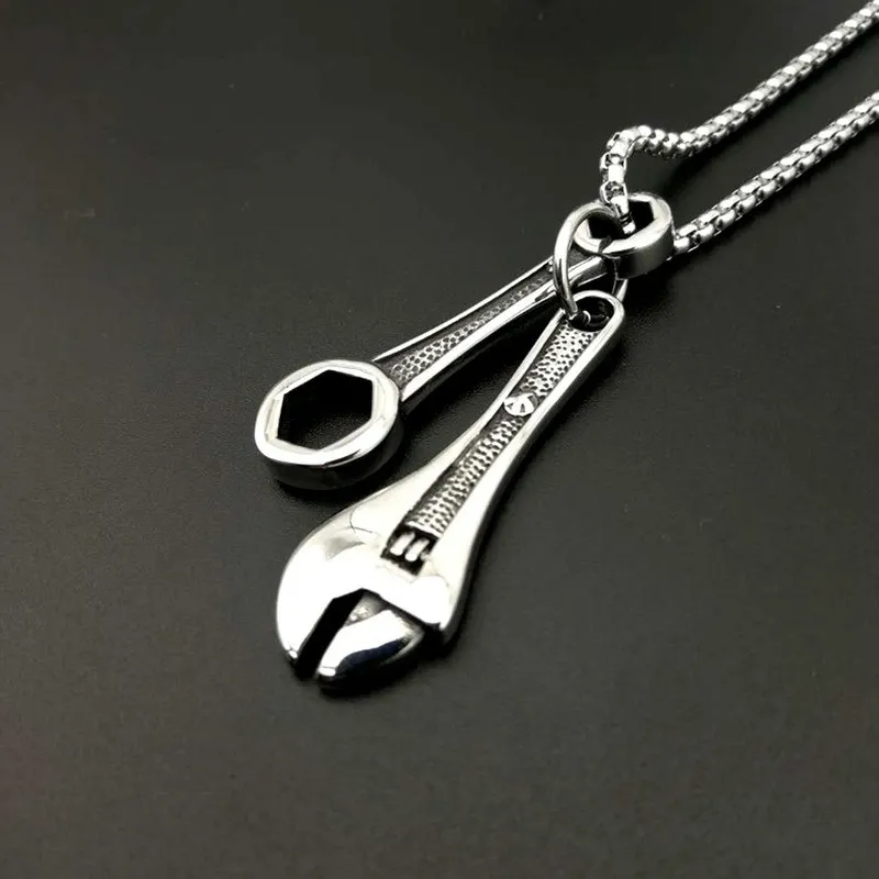 Preț 10 USD Men's Fashion Retro motocicletă cheie instrument Punk hip hop bijuterii pandantiv coliere titan oțel inoxidabil bijuterii cadouri cadouri Preț 10 USD_voghion.com