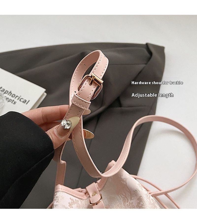 Bestickte kleine Tasche für Damen 2024 Neue trendige, einfache und vielseitige Beuteltasche, Cheongsam, Schultertasche,_voghion.com