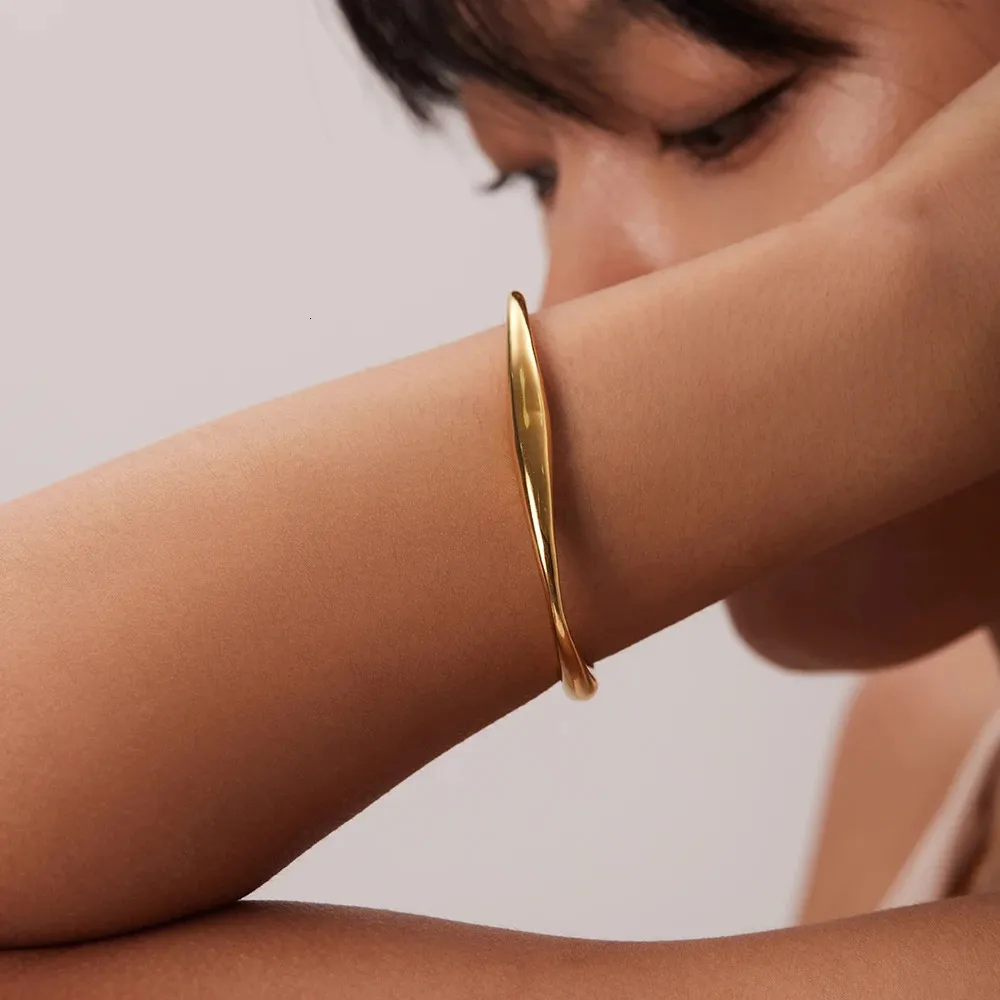 Stainless Steel Cuff Bangle Gold Plated Statement Bracelet_voghion.com