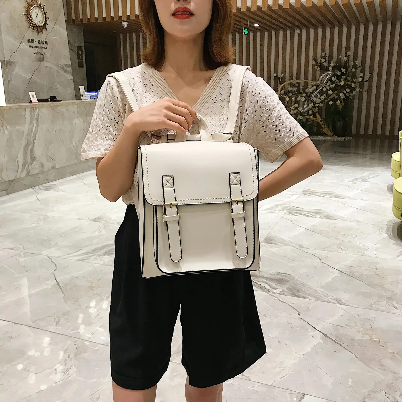 Mochila casual para mujer con bolsillo interior y solapa_voghion.com