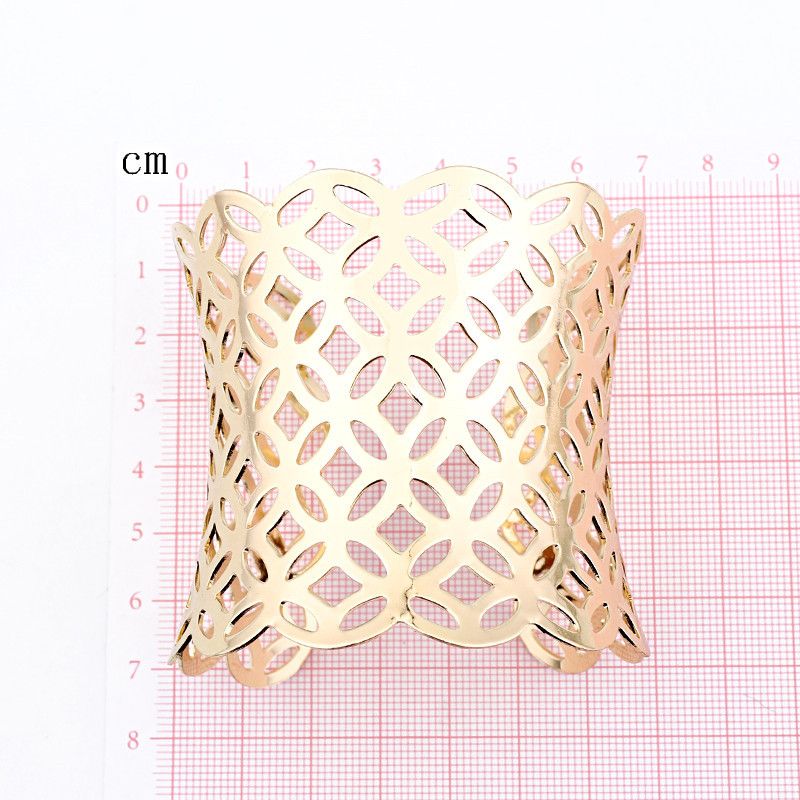 Decorative Heart Shaped Metal Armband Ethnic Style Bangle_voghion.com