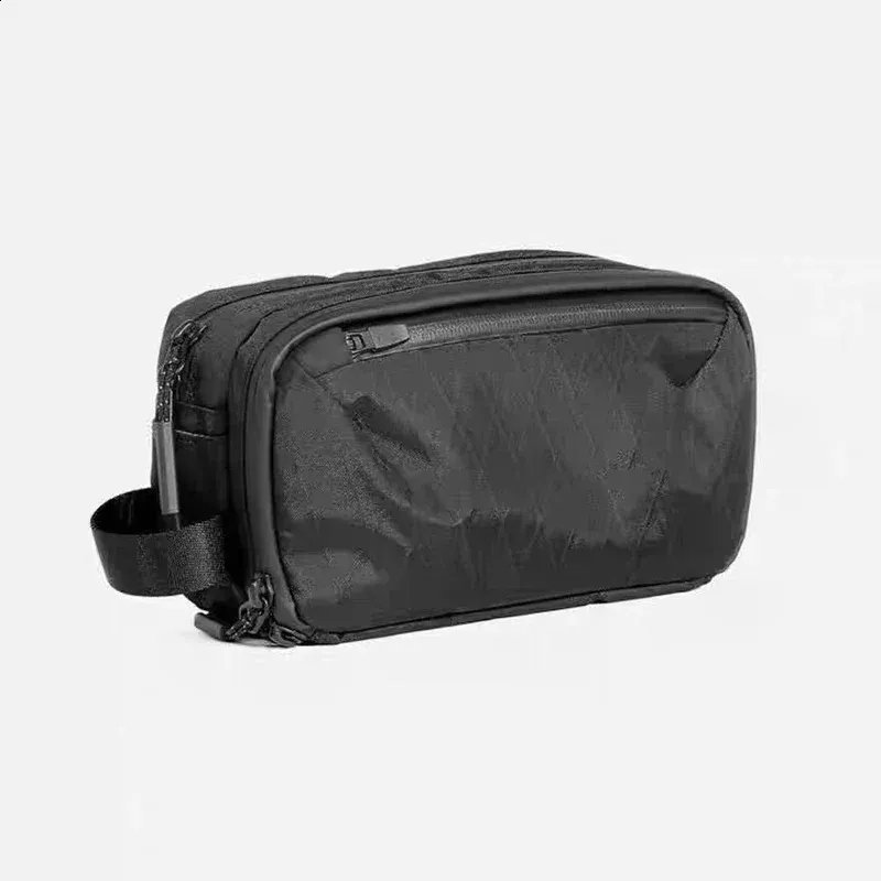 Trousse de toilette AER Dopp 2 X-Pac Nylon Mate Performance résistante à l'eau avec deux compartiments et pochette de rangement efficace_voghion.com