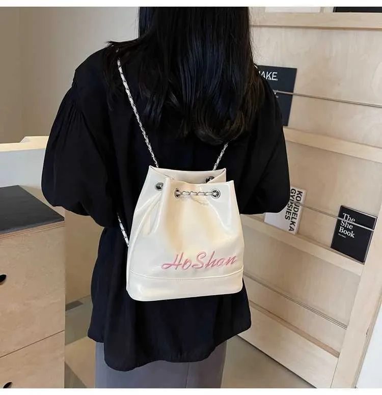 Borsa a secchiello in pelle da donna con ricamo e tracolla_voghion.com