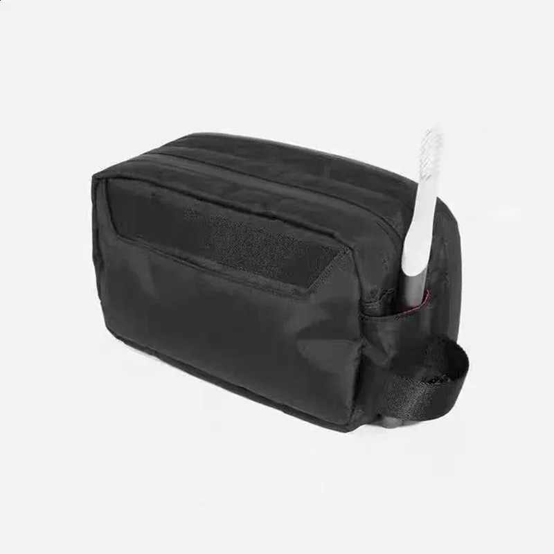 Trousse de toilette AER Dopp 2 X-Pac Nylon Mate Performance résistante à l'eau avec deux compartiments et pochette de rangement efficace_voghion.com