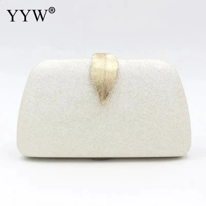 Bolsa de mão de cetim branco com fivela de folha de metal para mulheres 24 Moda feminina Bolsa de festa para bolsas de noiva_voghion.com