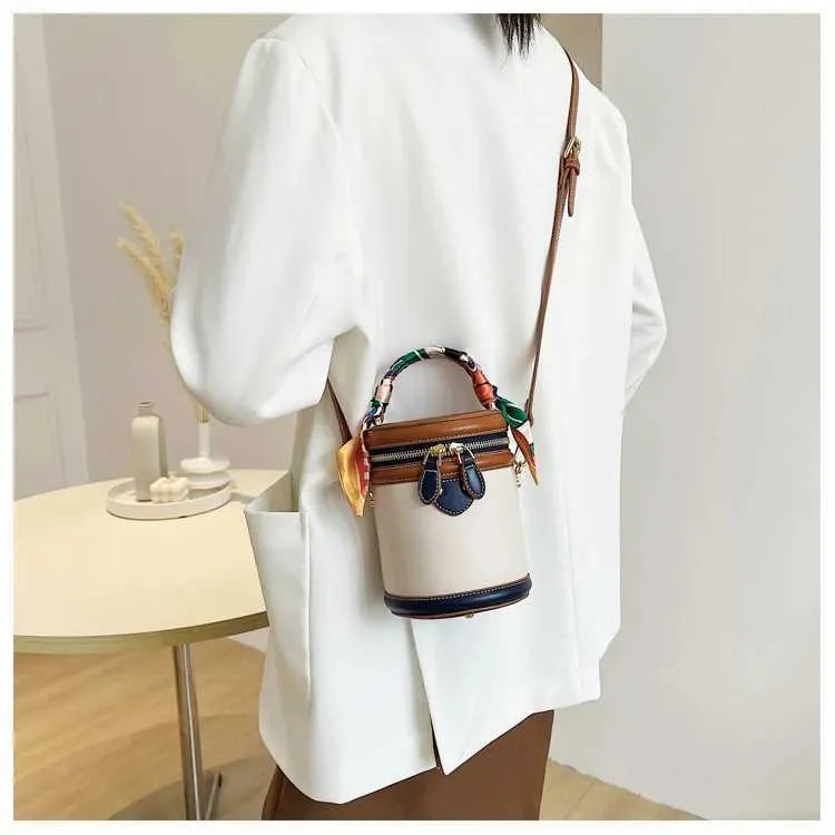 Borsa a secchiello in tela beige borsa a tracolla e a mano_voghion.com