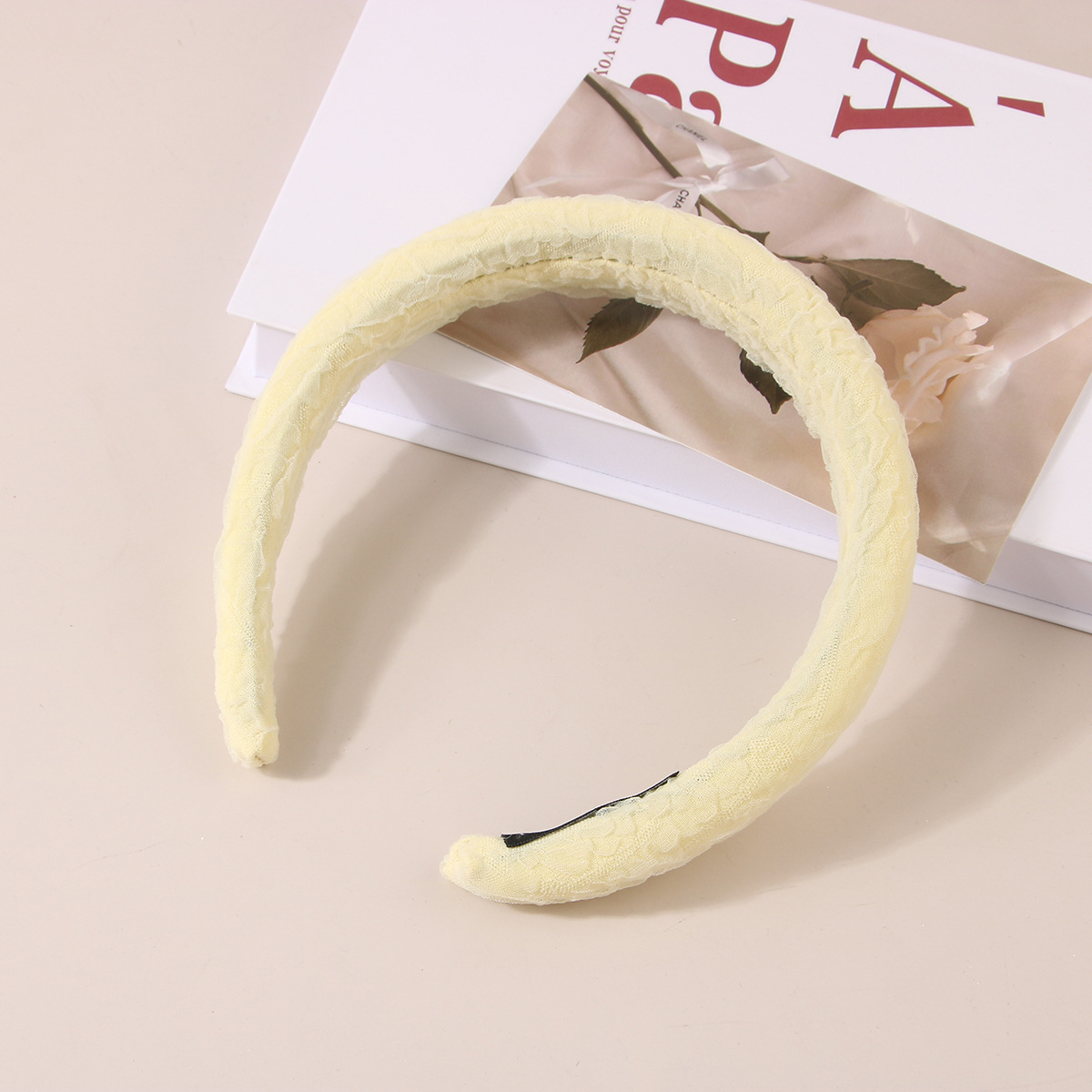 Tiara larga de renda plissada com esponja para mulher_voghion.com