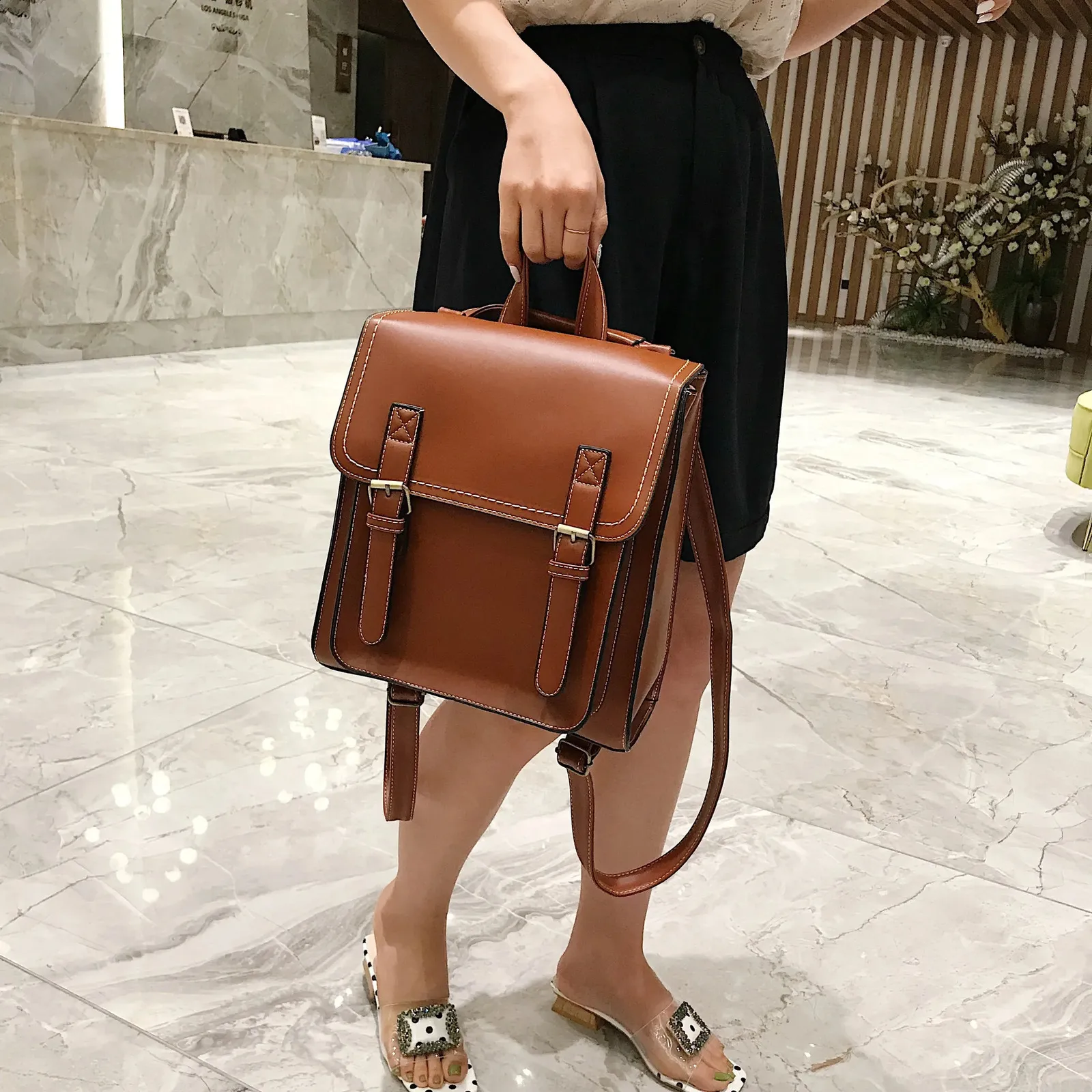 Mochila casual para mujer con bolsillo interior y solapa_voghion.com