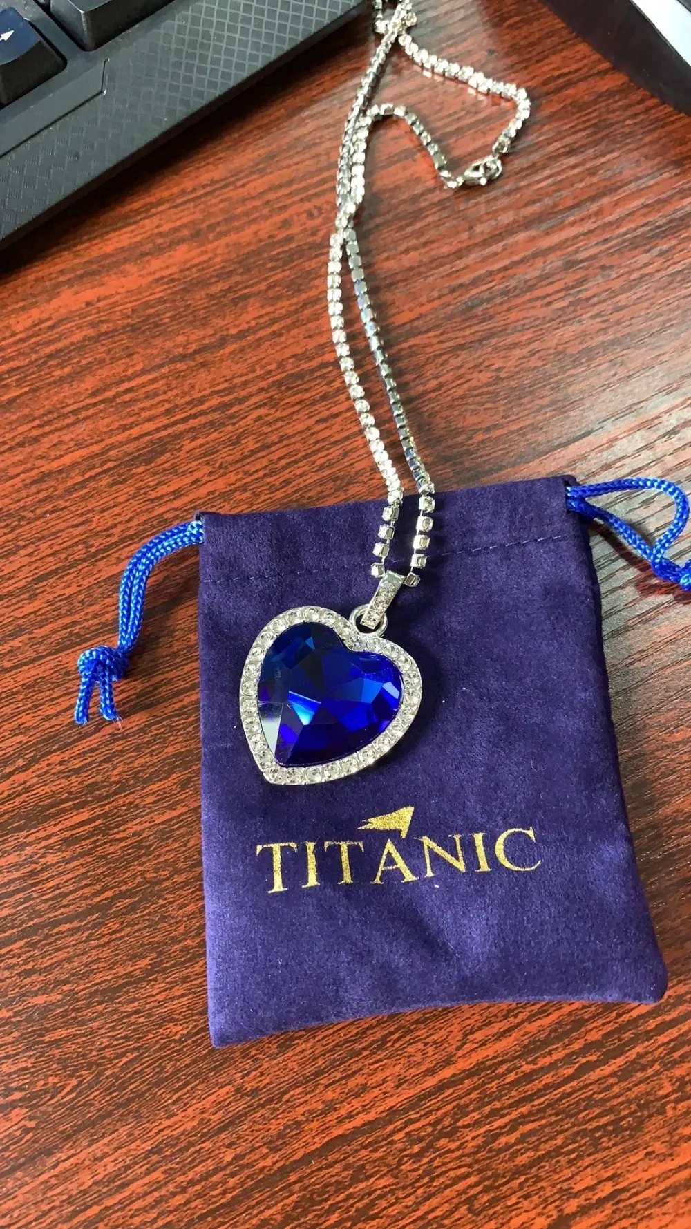 Set di gioielli da sposa con ciondolo a forma di cuore blu oceano Love Forever e orecchini Titanic Veet Bag 230907_voghion.com