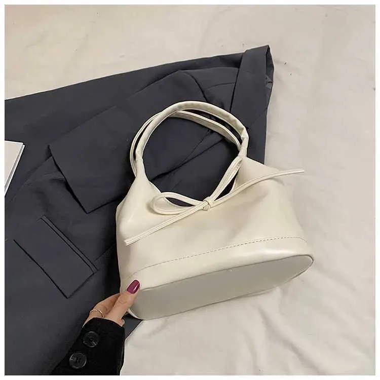Elegant Red Women's Underarm Bag Large Capacity Shoulder Bag_voghion.com
