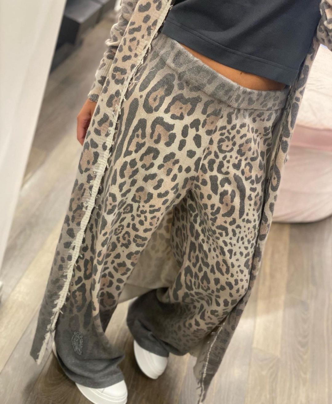 Ensemble deux pièces pour femmes, Cardigan à manches imprimé léopard, manteau et pantalon Long, nouvelle collection printemps 2024_voghion.com