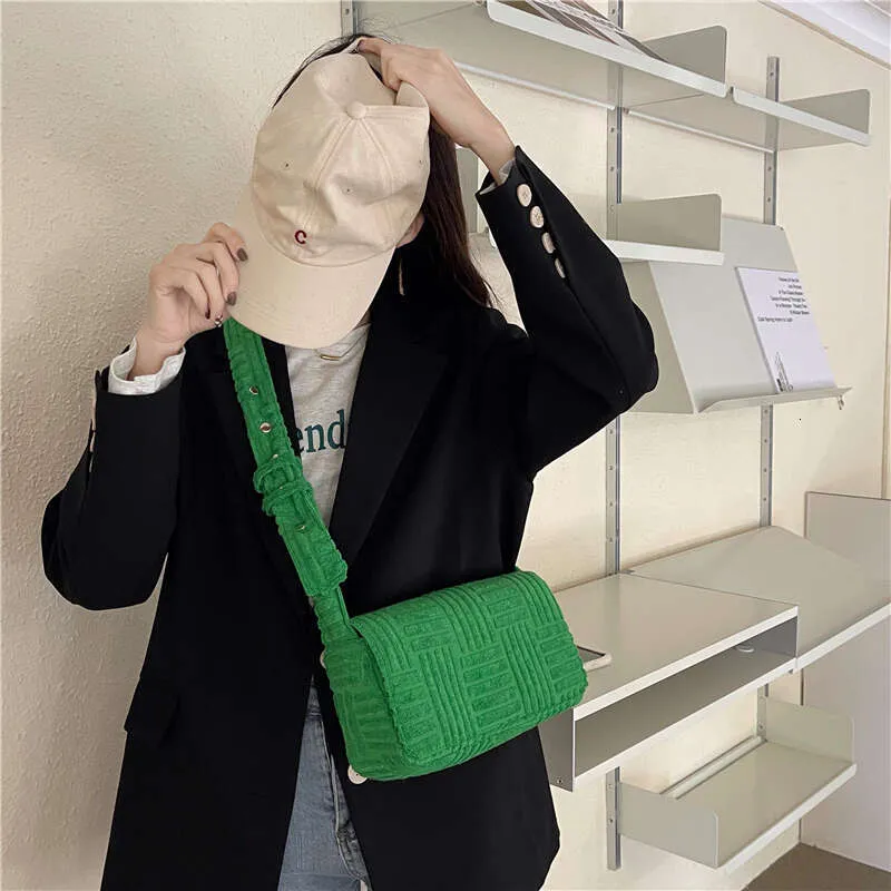 Grüne Handtuch Stoff Handtaschen und Geldbörse Designer Crossbody Mode Kissen Taschen für Frauen Schulter Tasche Damen Tote Clutch_voghion.com