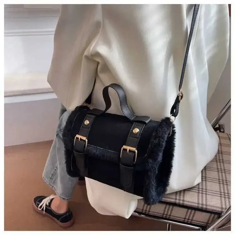 Winter Frauen Crossbody/schulter 2023 Neue Lamm Plüsch Veet Tasche Dame Kleine Quadratische Handtasche Französisch Korea StyleC241106_voghion.com