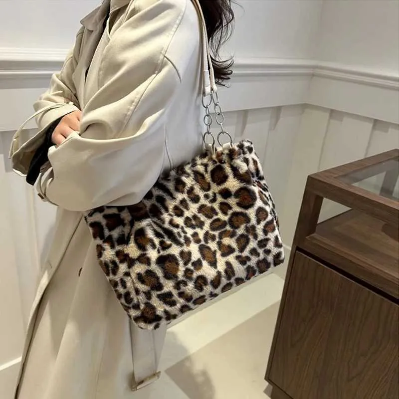 Designer Leopard Print Shoulder Bag Large Capacity Women Handbag_voghion.com