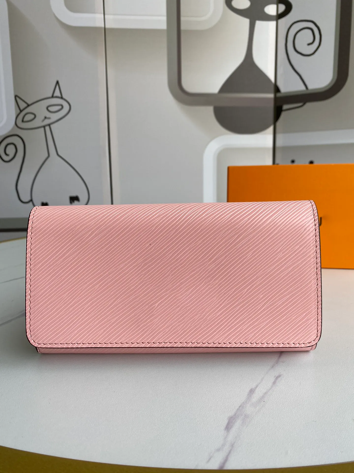 2023 Designer-Tasche, elegant und modisch mit drehbarem Schloss-Design, praktische und vielseitige lange Geldbörse mit mehreren Taschen 5A_voghion.com