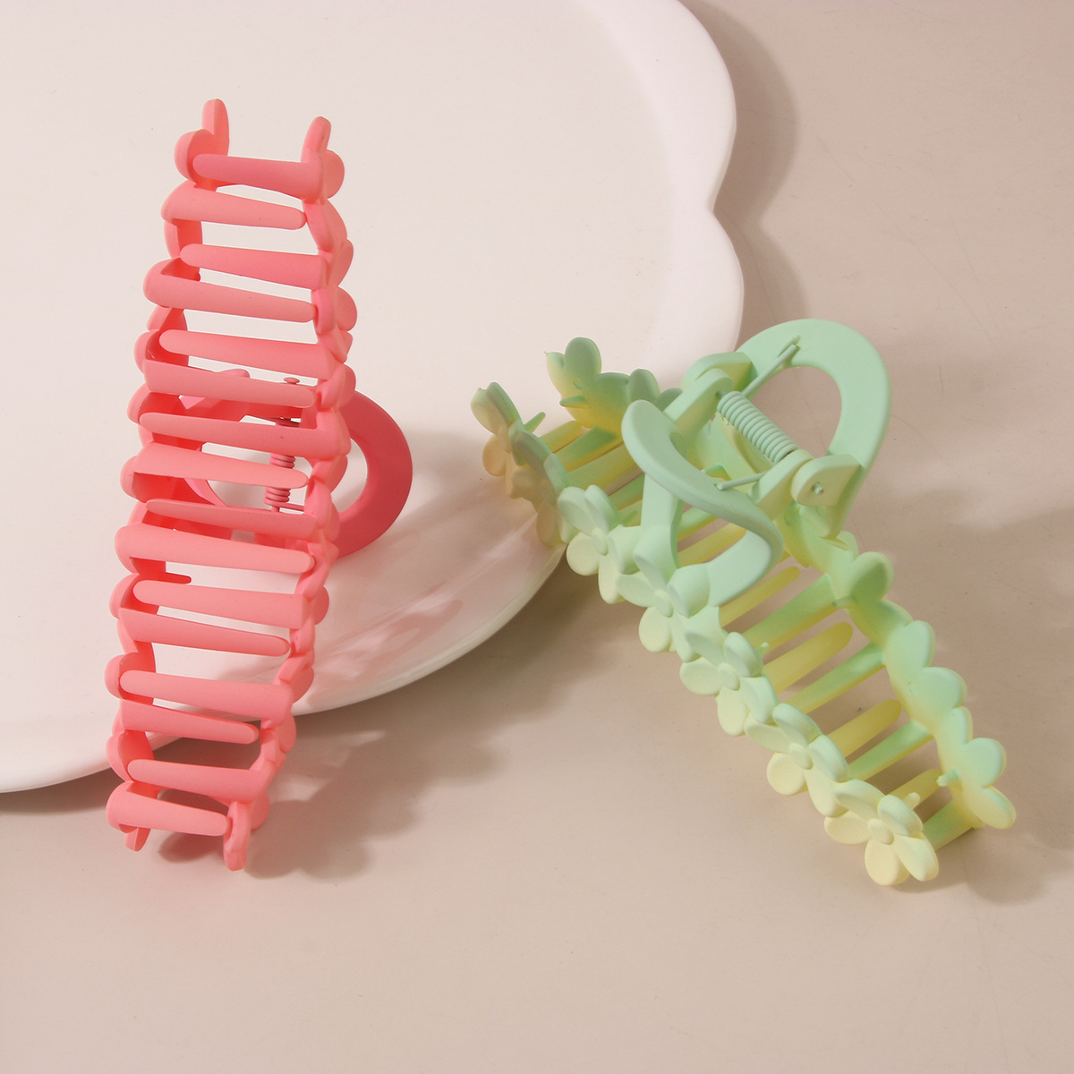 Women's Hair Accessories Frosted Flower Clip Version Of The Gradient Color Sweet Hair Claws Female Back Of The Head Hair Shark Clip Headdress_voghion.com