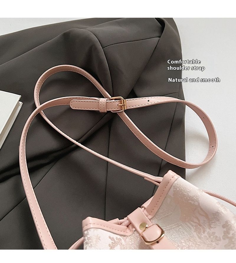 Bestickte kleine Tasche für Damen 2024 Neue trendige, einfache und vielseitige Beuteltasche, Cheongsam, Schultertasche,_voghion.com