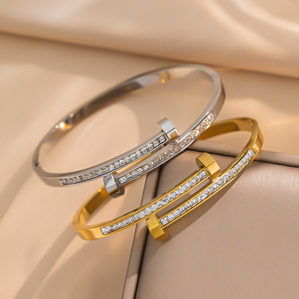 Bracelet à ongles personnalisé à la mode et tendance avec micro zircon incrusté, design de niche, bracelet en acier titane exquis, bijoux haut de gamme pour femmes