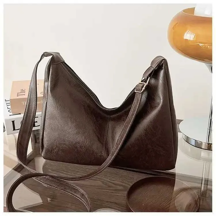PU Leder Pendler Mode Vintage Casual Maillard Stilvolle Umhängetaschen für Frauen Textur Große Kapazität_voghion.com