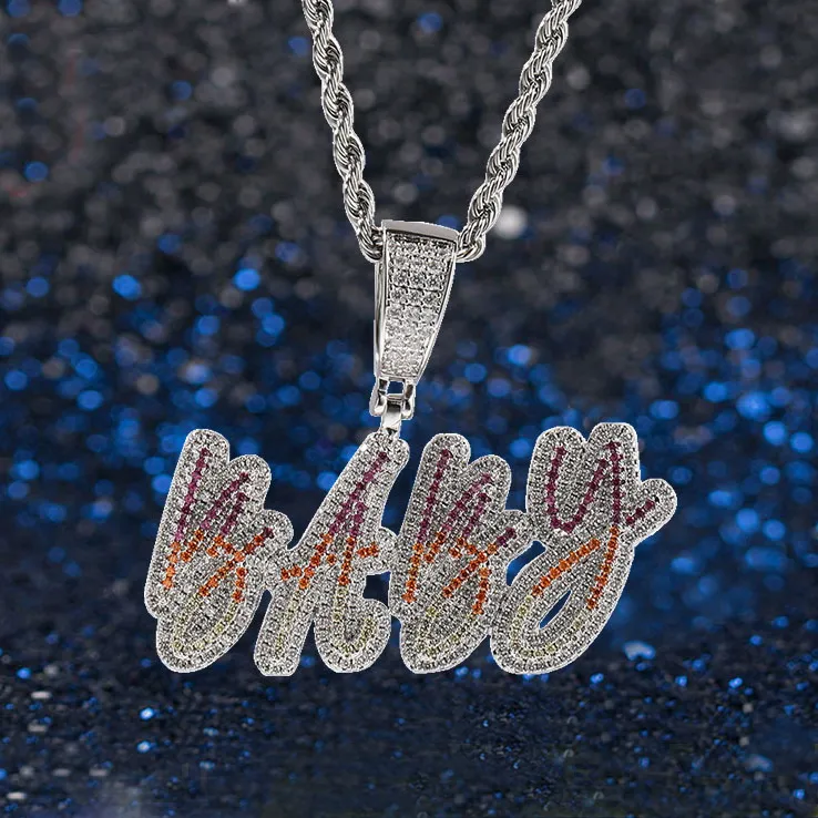 Collier avec pendentif personnalisé avec initiales cursives colorées de A à Z et pierre en zircone cubique glacée en or véritable_voghion.com