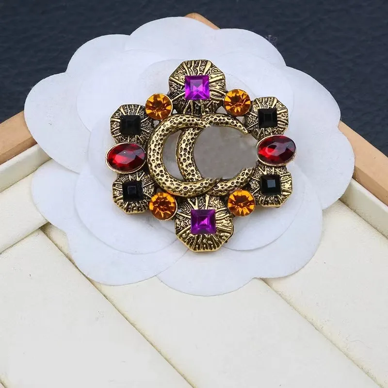 Classic Brand Letter Brooch Designer Brooches Bright Gem Pins For Women Charm Wedding Gift High Quality Jewelry_voghion.com