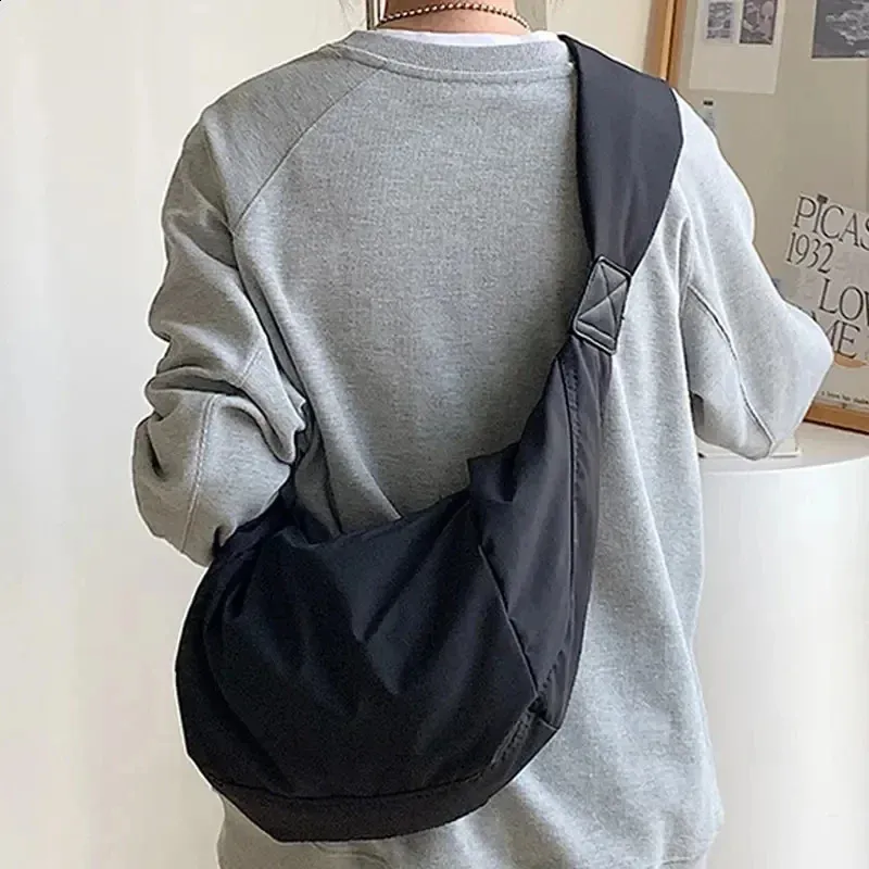 2024 Mode Sommer Große Kapazität Casual Nylon Frauen Koreanischen Stil Hobos Jugend Crossbody Umhängetasche 240827_voghion.com