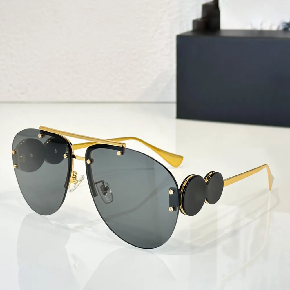 Zonnebril voor dames en heren zwart design voor strand en feest_voghion.com